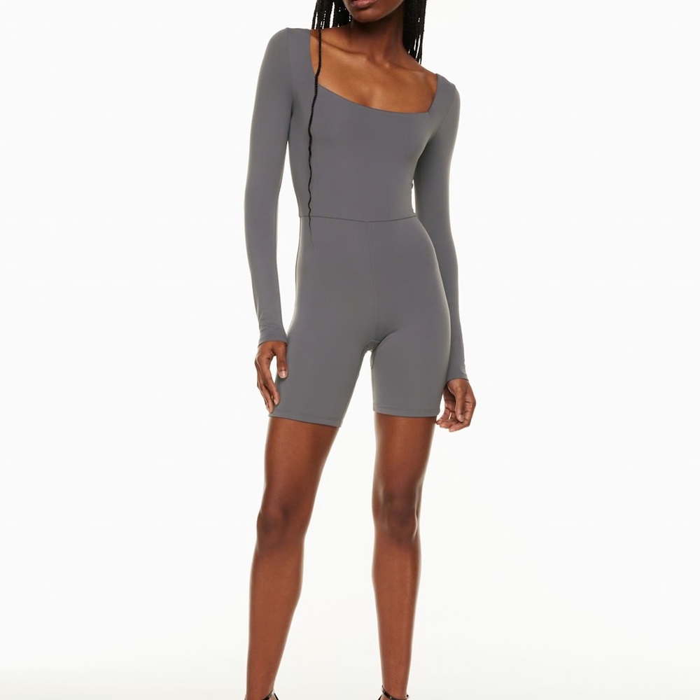 Babaton Aritzia Contour Squareneck Longsleeve Romper